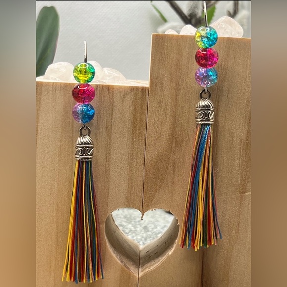 Multicolored ombré crackle beads/multicolored tassels earrings - Picture 2 of 3